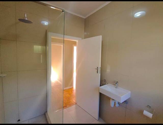 1 BEDROOM PROPERTY TO RENT IN VREDEHOEK